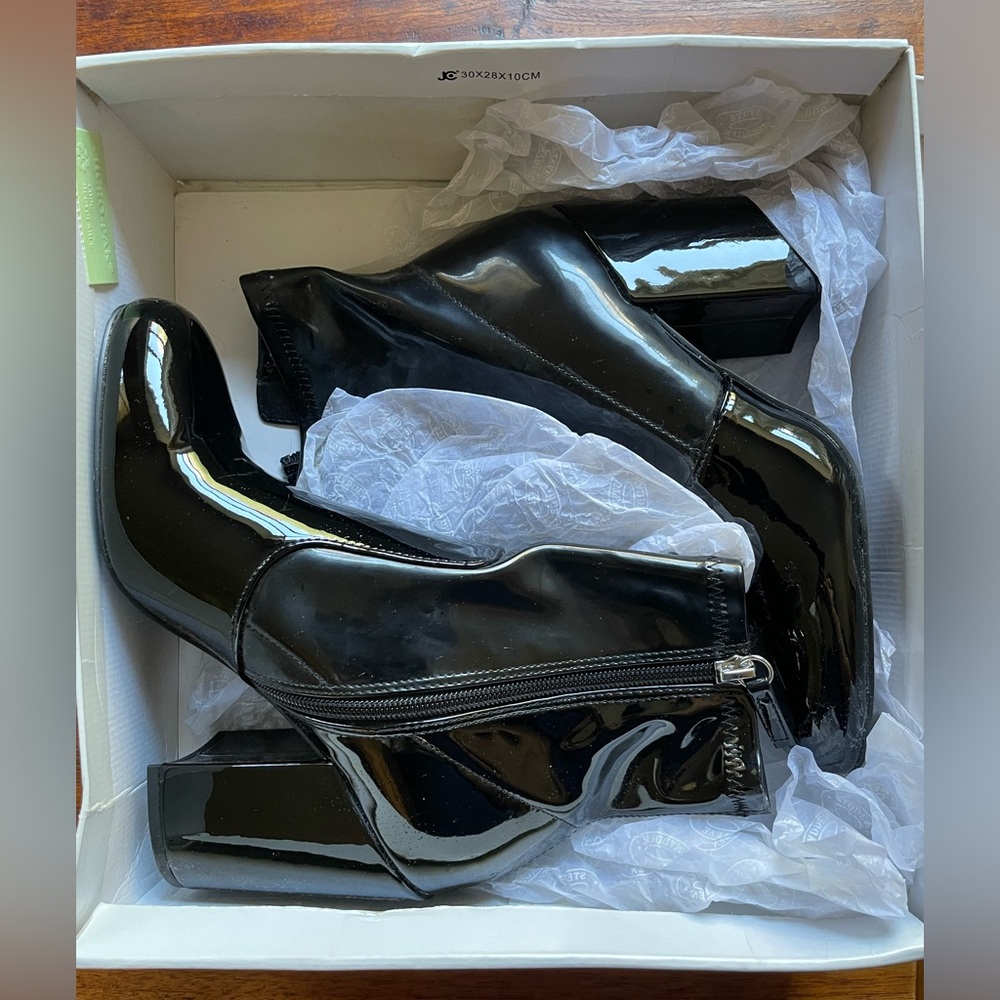 Black Patent Steve Madden boots size 7.5 Brand new never worn